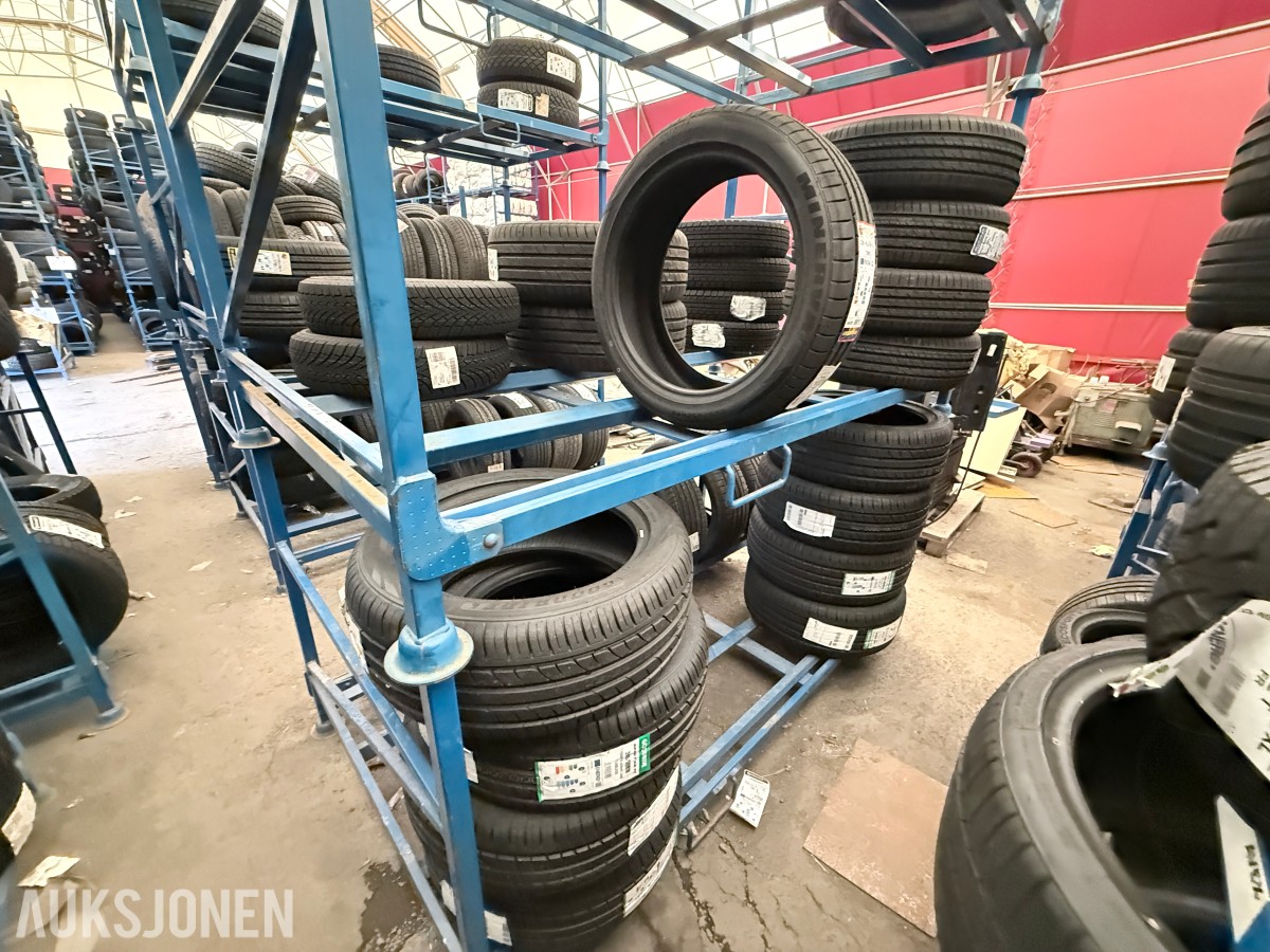 Lager av bildekk – selges samlet