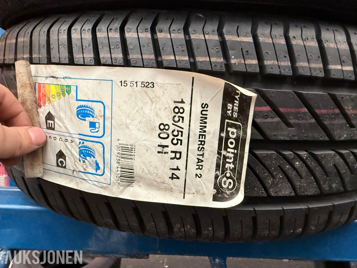 Lager av bildekk – selges samlet