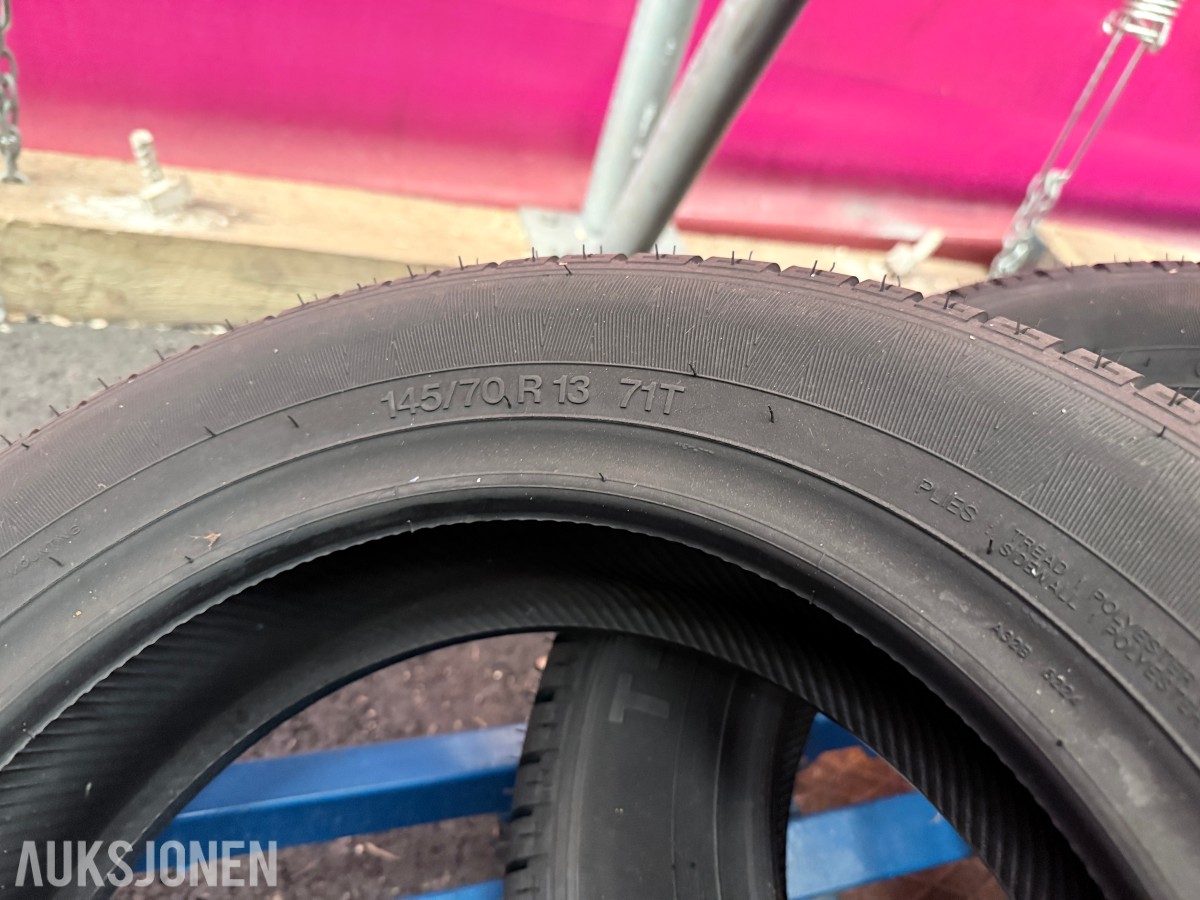 Lager av bildekk – selges samlet