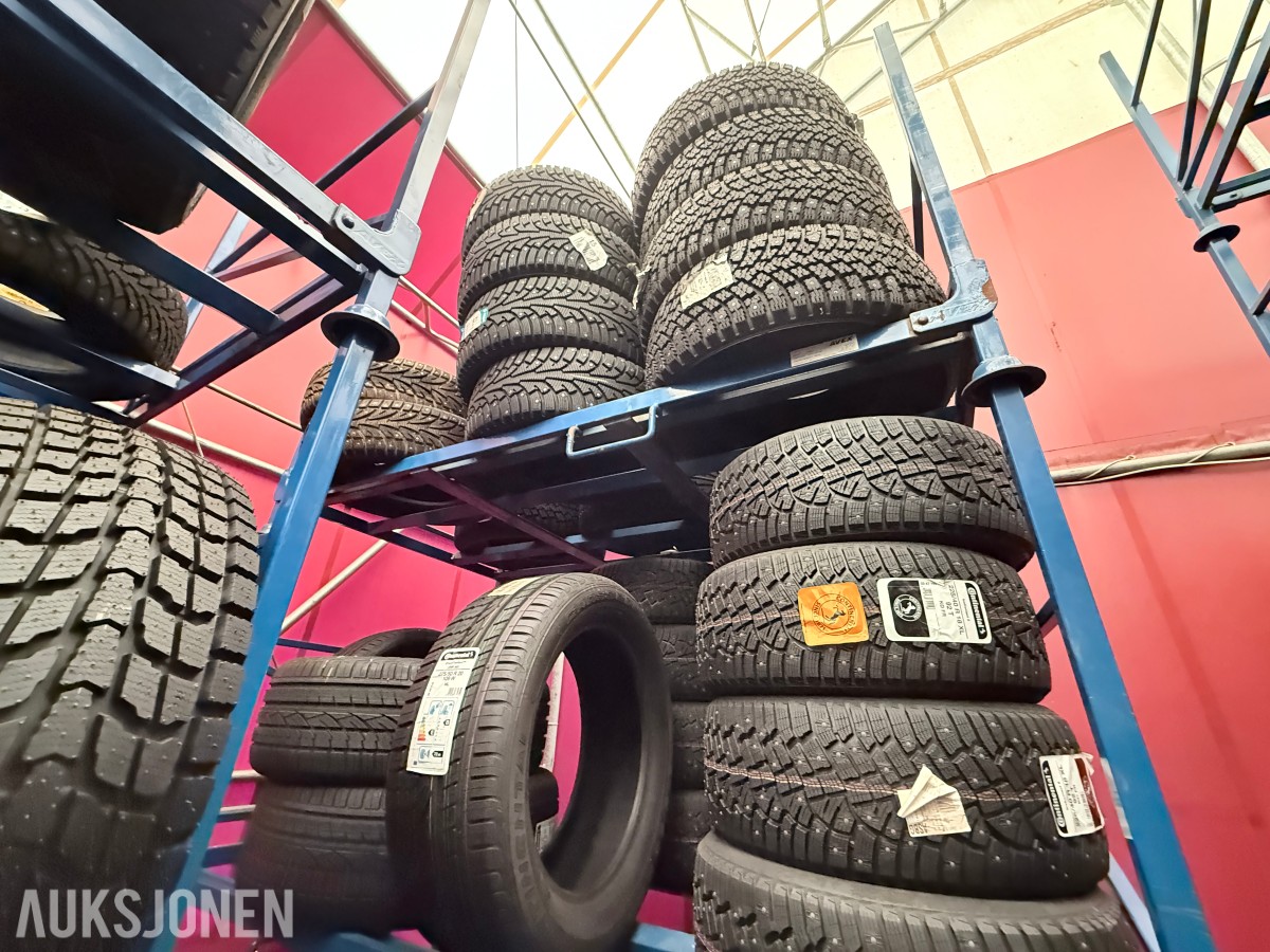 Lager av bildekk – selges samlet