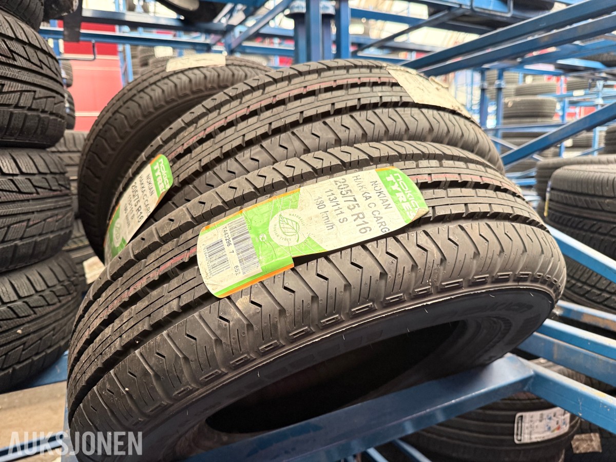 Lager av bildekk – selges samlet