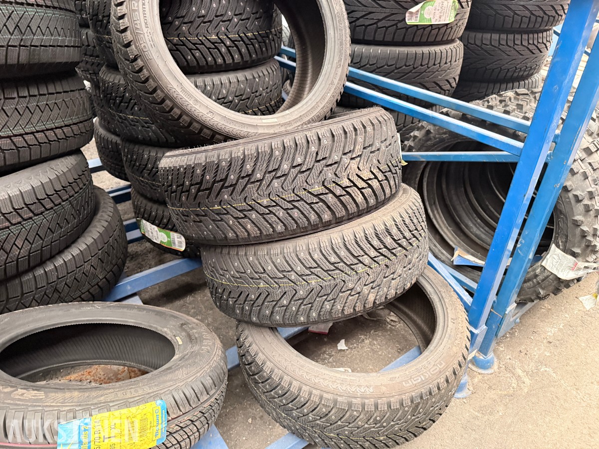 Lager av bildekk – selges samlet