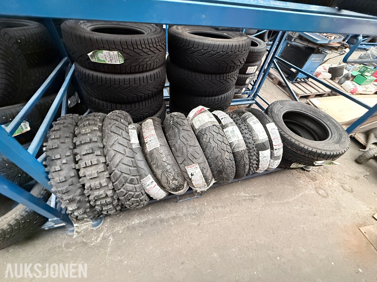 Lager av bildekk – selges samlet