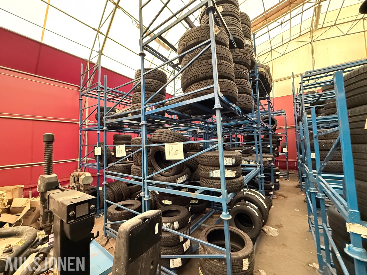 Lager av bildekk – selges samlet