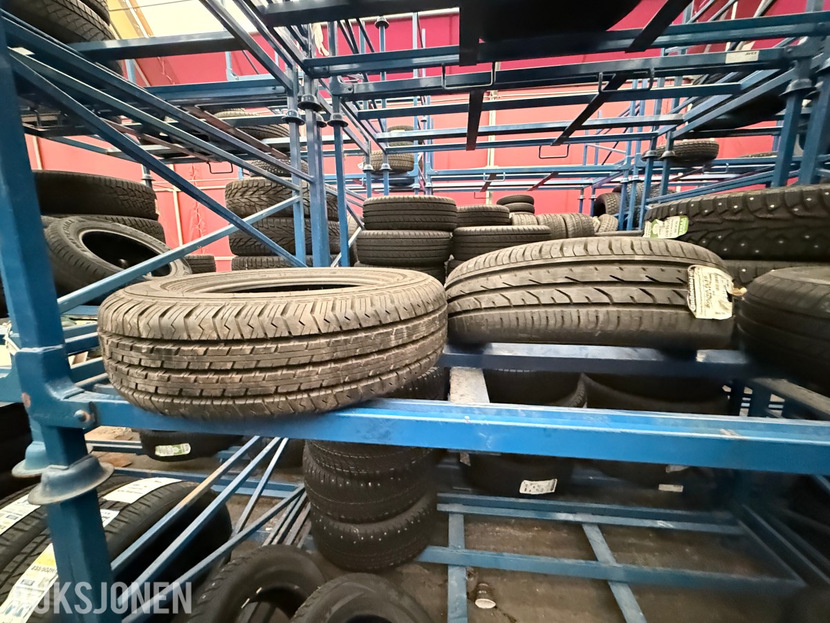 Lager av bildekk – selges samlet