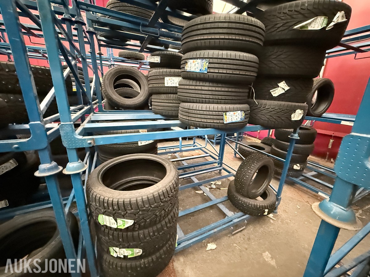 Lager av bildekk – selges samlet