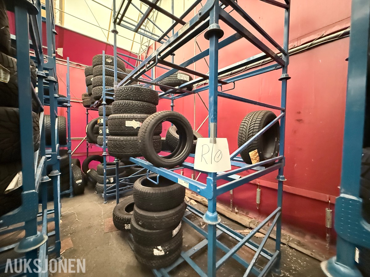 Lager av bildekk – selges samlet