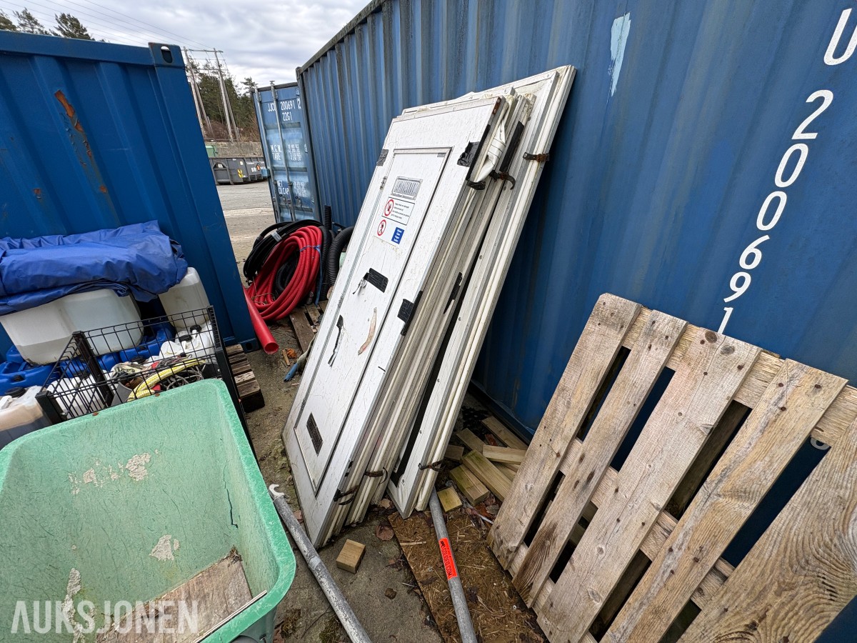 2014 20 fots container med omfattende saneringsutstyr – selges samlet