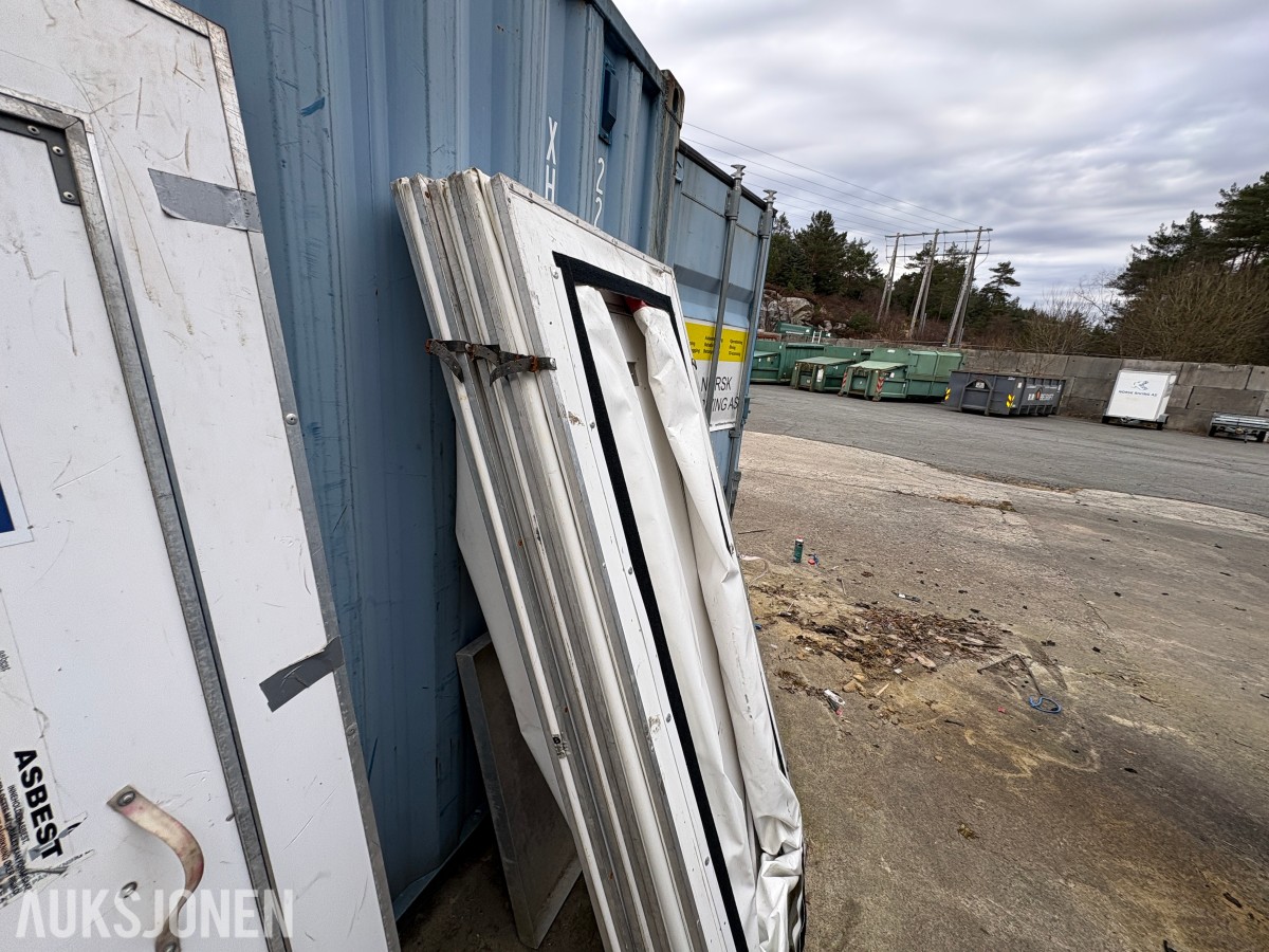 2014 20 fots container med omfattende saneringsutstyr – selges samlet