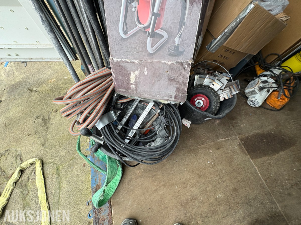 2014 20 fots container med omfattende saneringsutstyr – selges samlet