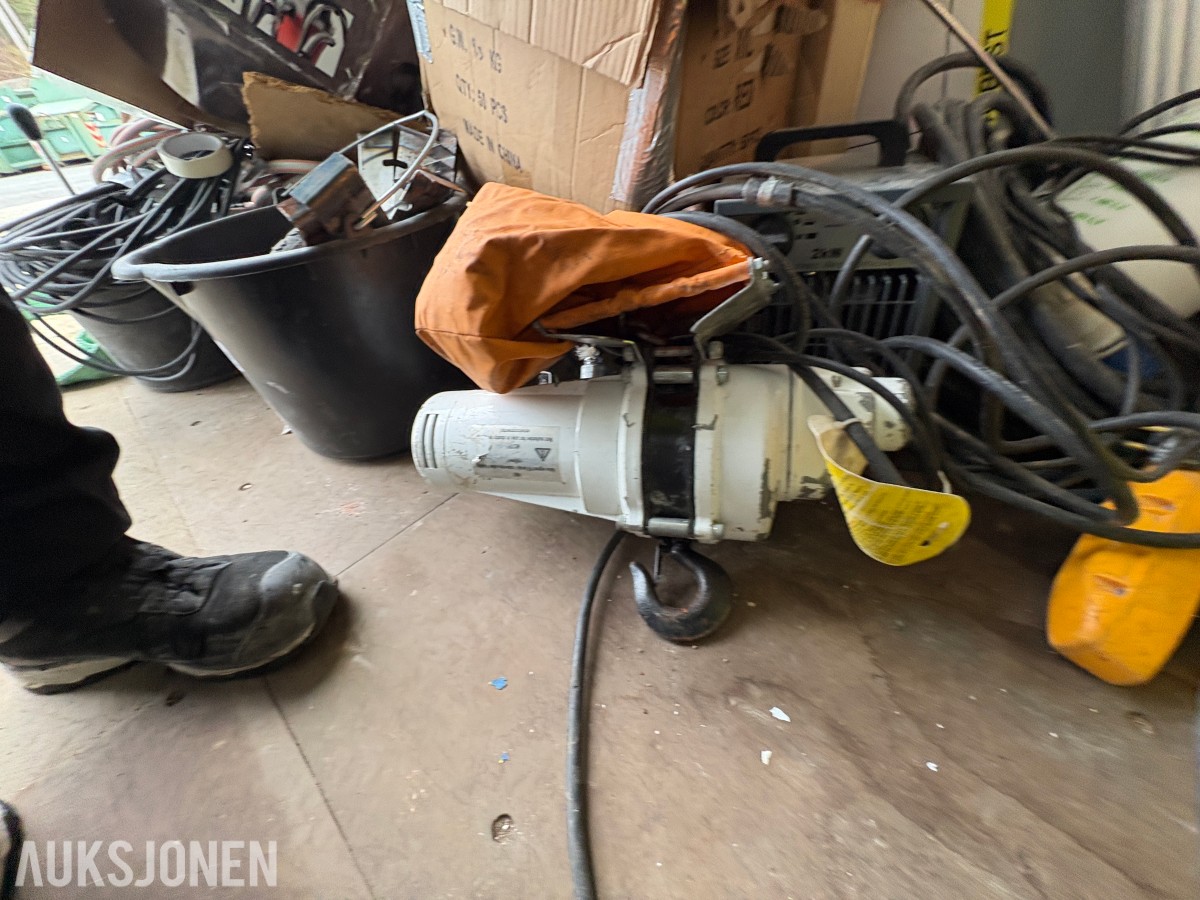 2014 20 fots container med omfattende saneringsutstyr – selges samlet