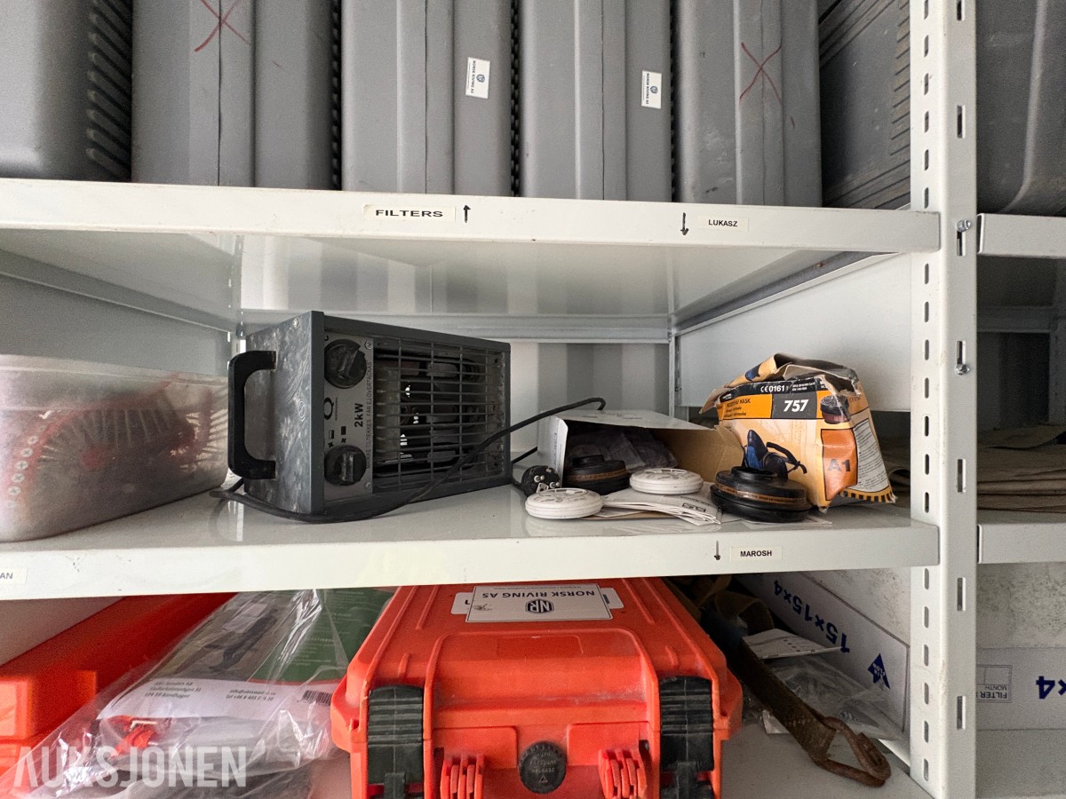 2014 20 fots container med omfattende saneringsutstyr – selges samlet
