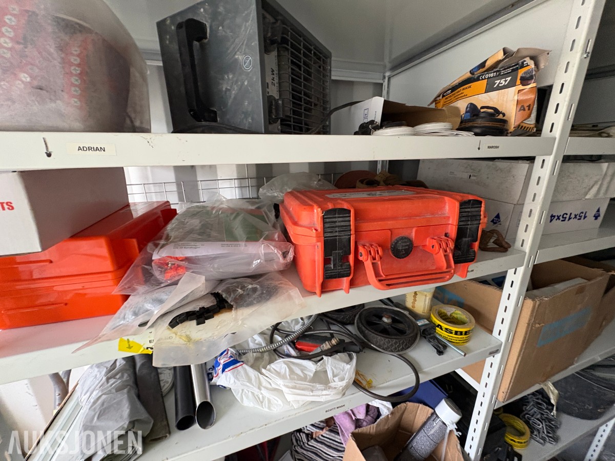 2014 20 fots container med omfattende saneringsutstyr – selges samlet