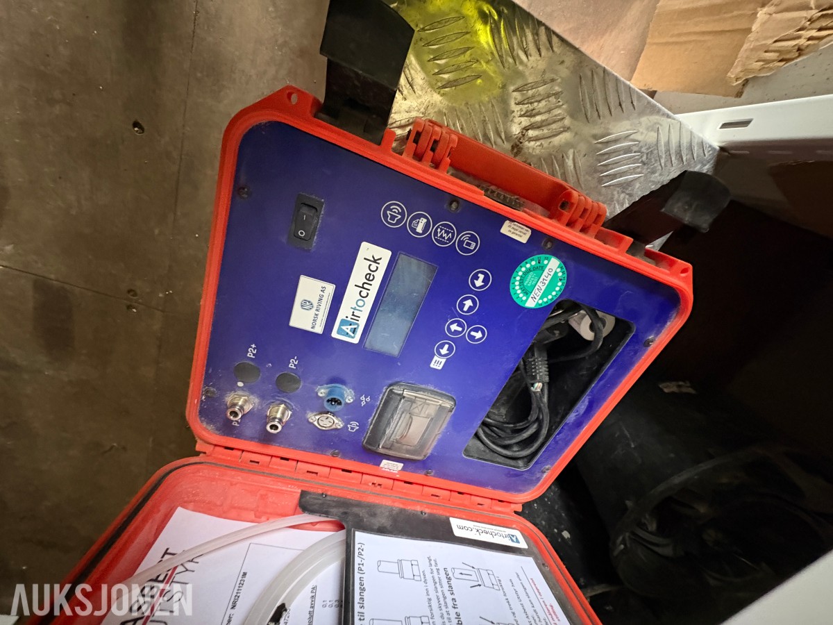 2014 20 fots container med omfattende saneringsutstyr – selges samlet