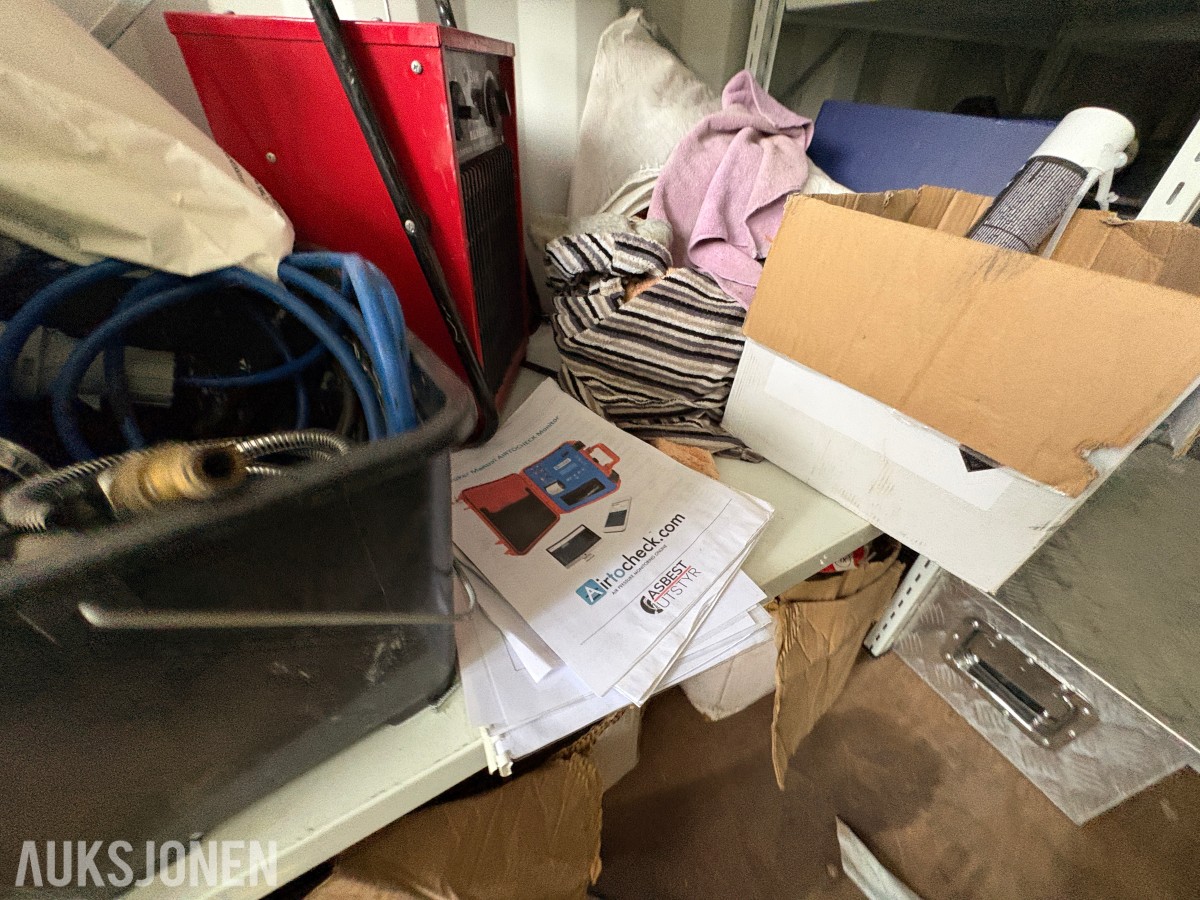 2014 20 fots container med omfattende saneringsutstyr – selges samlet