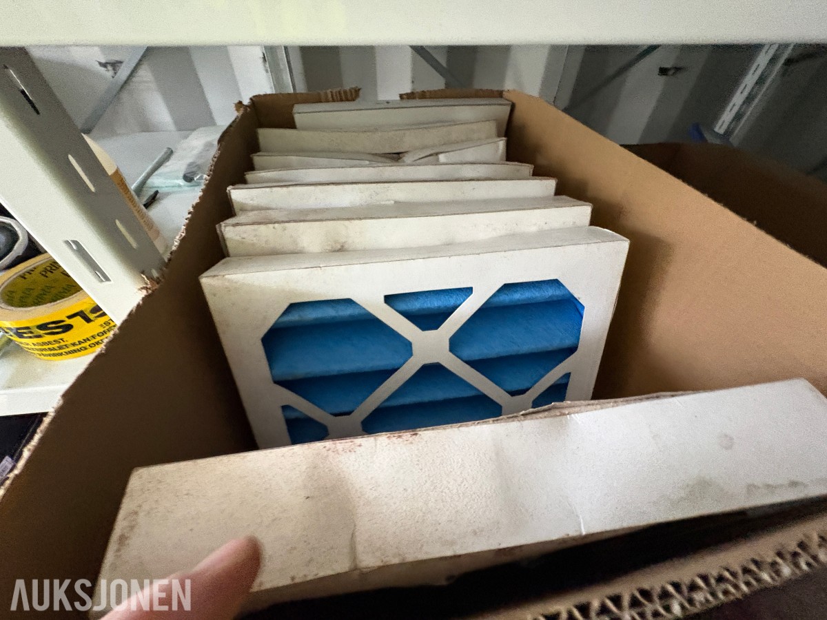 2014 20 fots container med omfattende saneringsutstyr – selges samlet