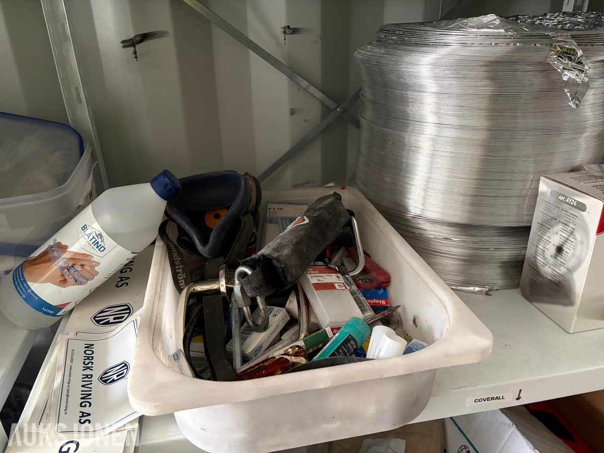 2014 20 fots container med omfattende saneringsutstyr – selges samlet