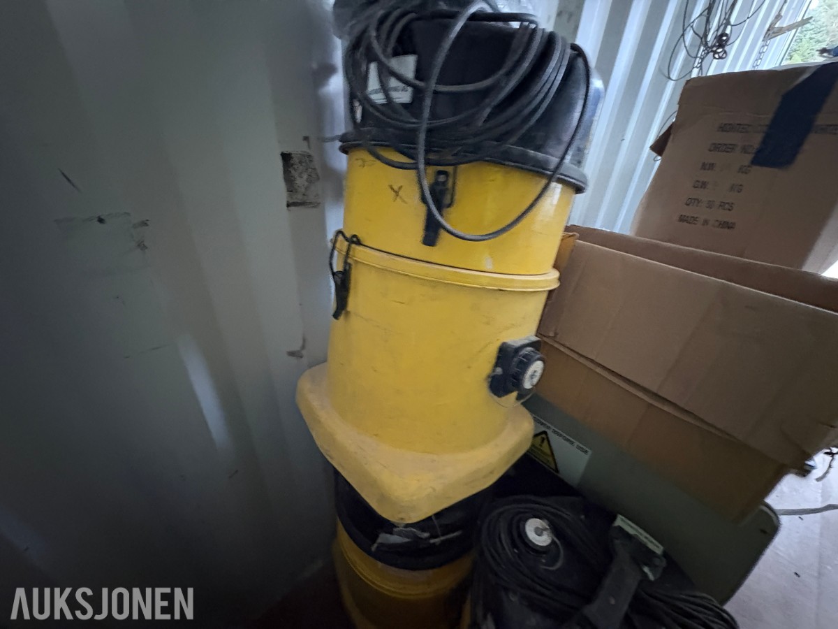 2014 20 fots container med omfattende saneringsutstyr – selges samlet