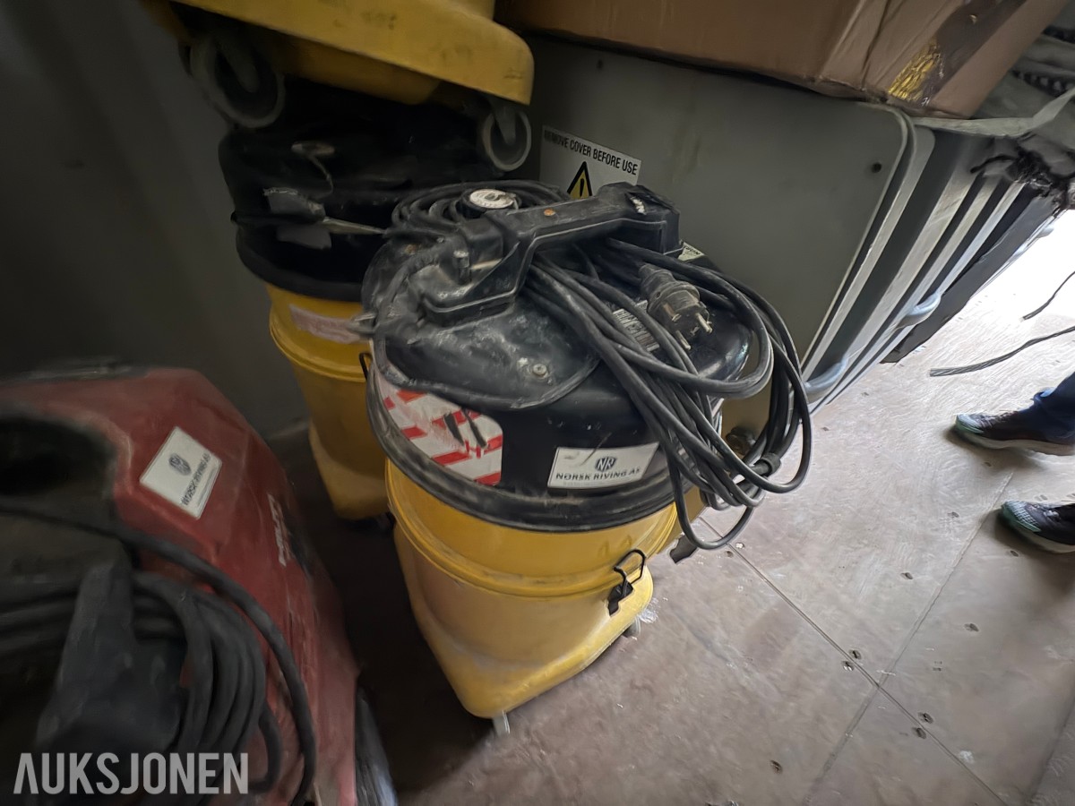2014 20 fots container med omfattende saneringsutstyr – selges samlet
