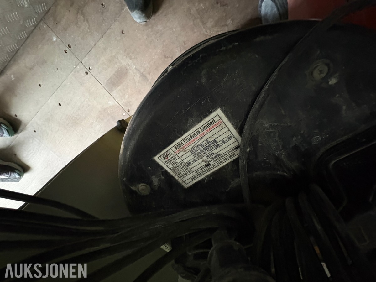 2014 20 fots container med omfattende saneringsutstyr – selges samlet