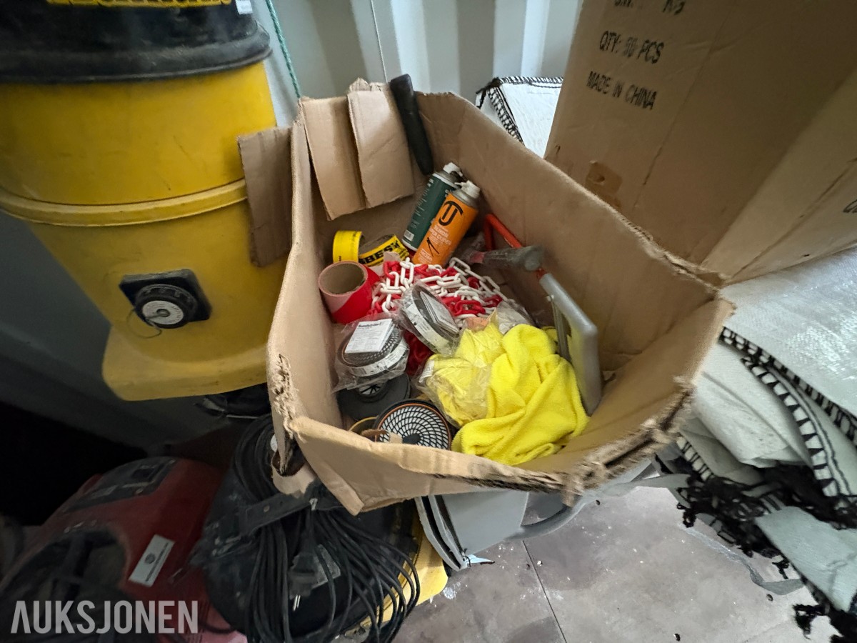2014 20 fots container med omfattende saneringsutstyr – selges samlet