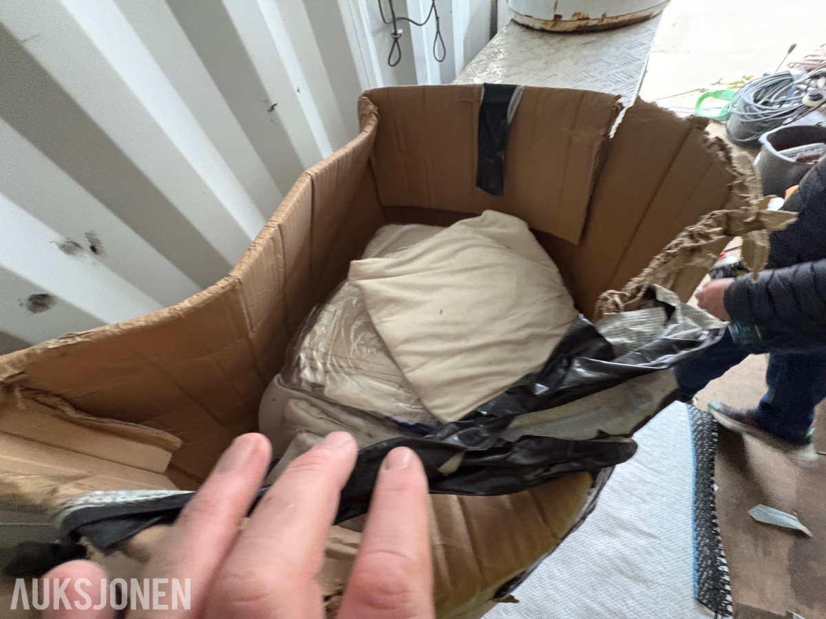 2014 20 fots container med omfattende saneringsutstyr – selges samlet