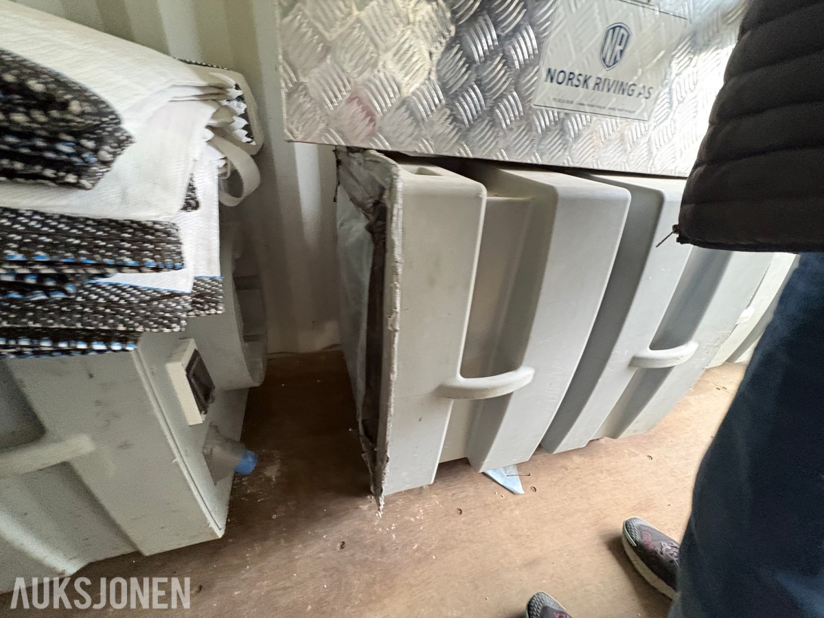 2014 20 fots container med omfattende saneringsutstyr – selges samlet