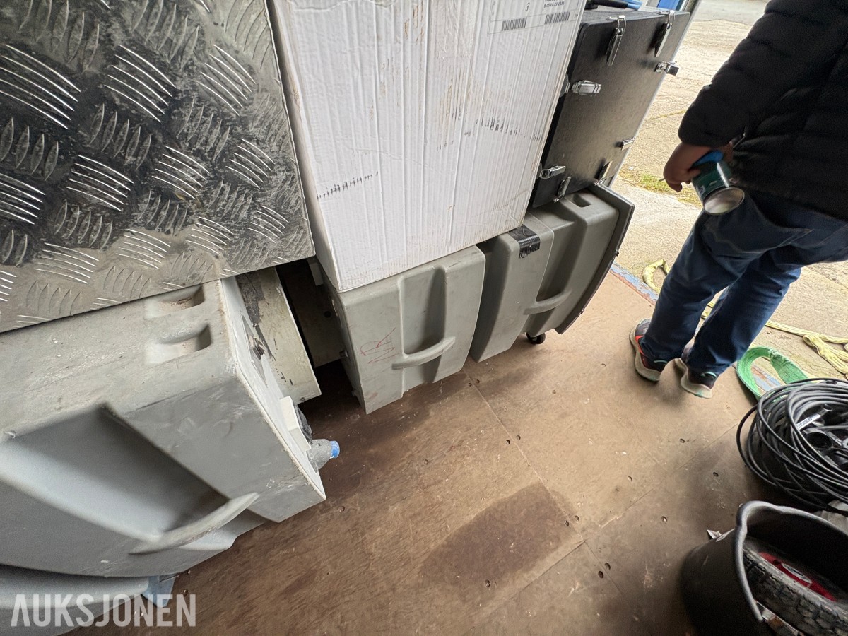 2014 20 fots container med omfattende saneringsutstyr – selges samlet