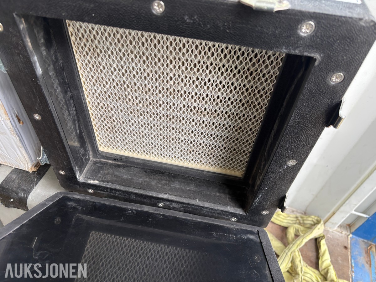 2014 20 fots container med omfattende saneringsutstyr – selges samlet