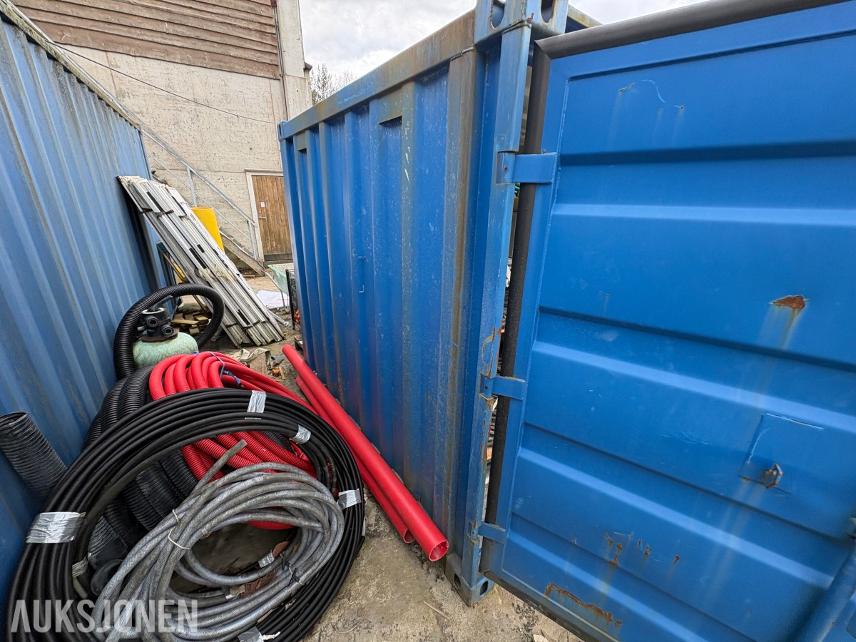 2021 10 fots container med innhold – diverse utstyr