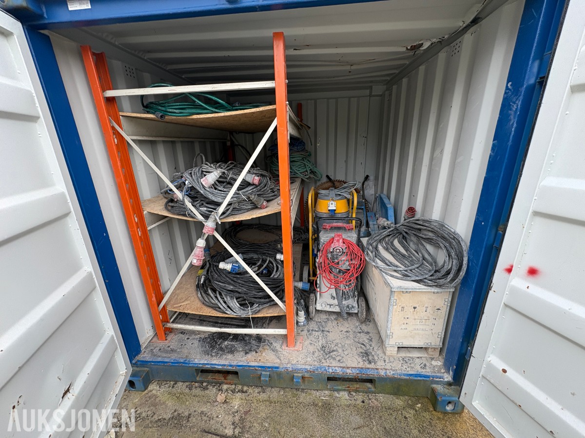 2021 10 fots container med innhold – diverse utstyr