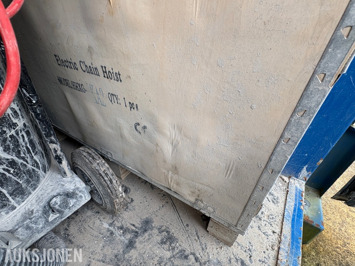 2021 10 fots container med innhold – diverse utstyr