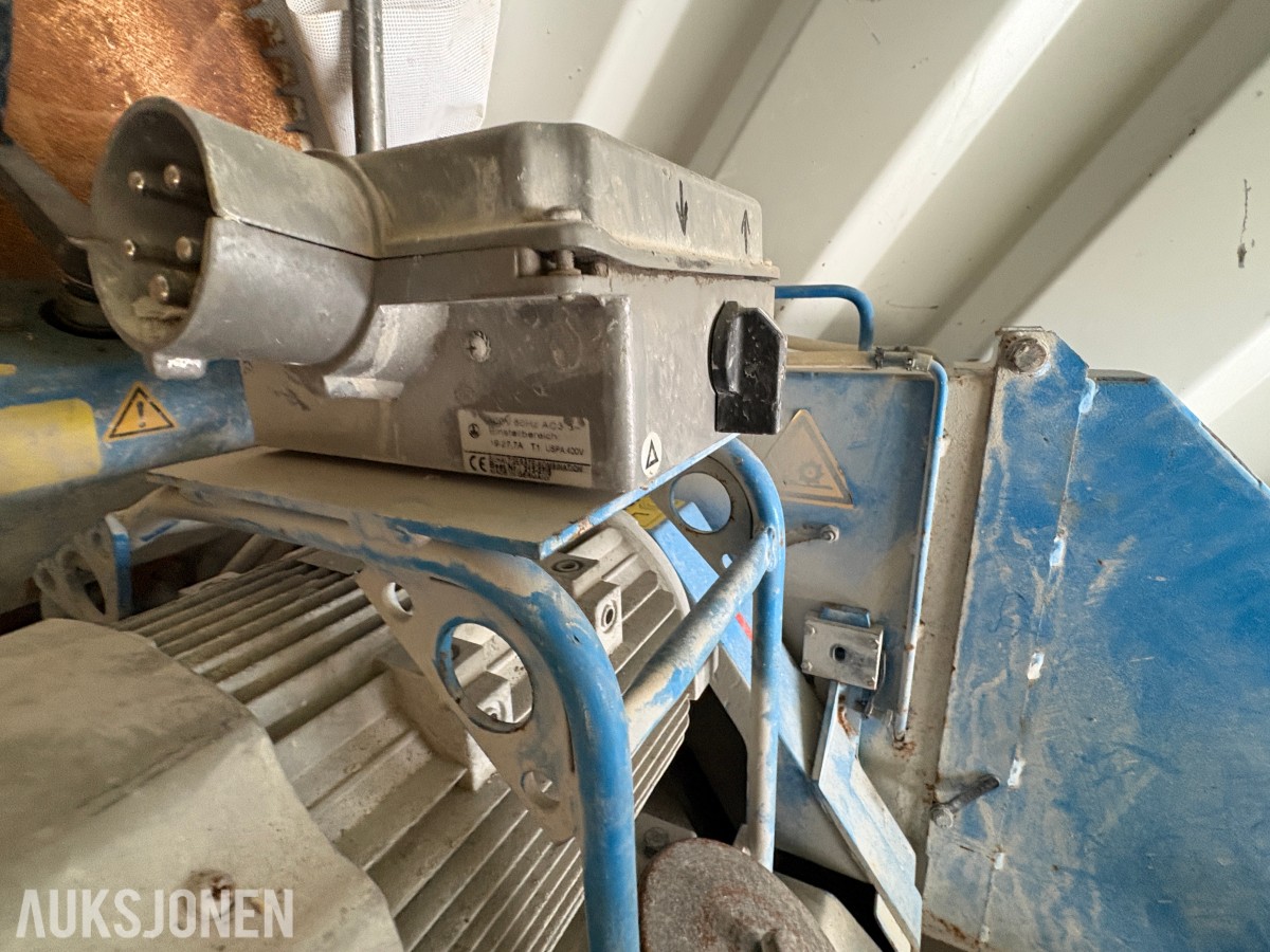 2021 10 fots container med innhold – diverse utstyr