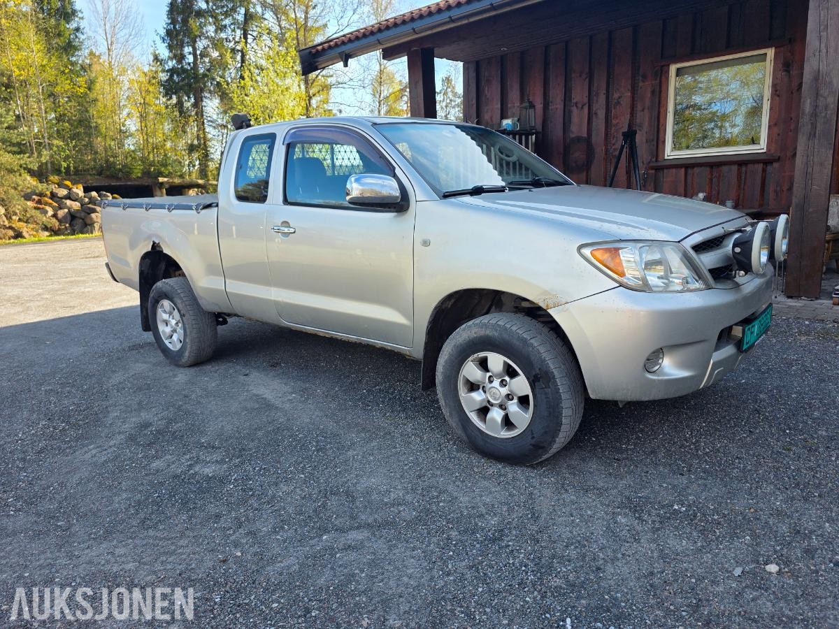 2006 Toyota HiLux 2.5-102 D 4WD, 284392km