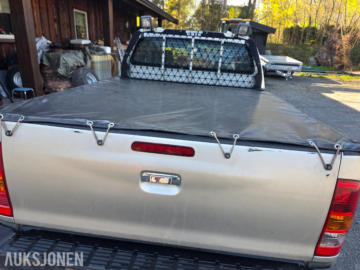 2006 Toyota HiLux 2.5-102 D 4WD, 284392km