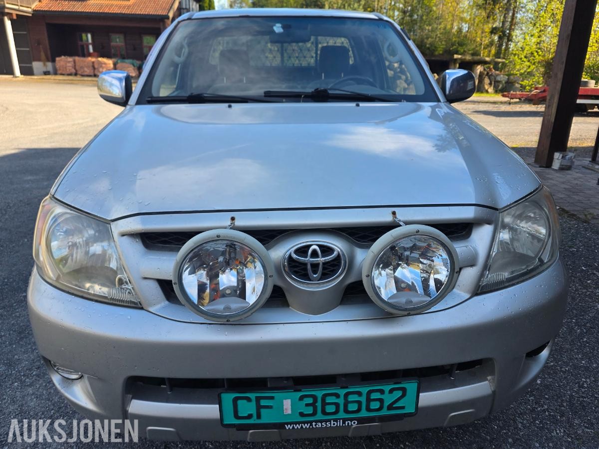 2006 Toyota HiLux 2.5-102 D 4WD, 284392km