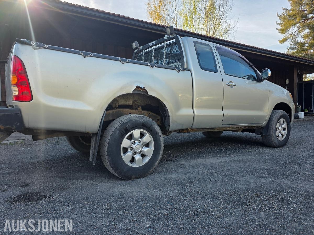 2006 Toyota HiLux 2.5-102 D 4WD, 284392km