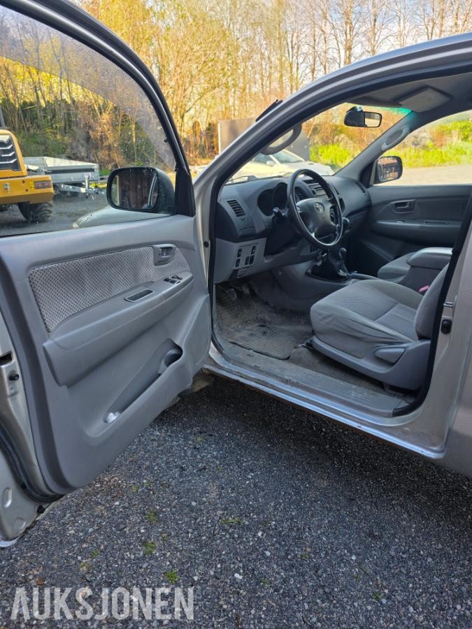 2006 Toyota HiLux 2.5-102 D 4WD, 284392km