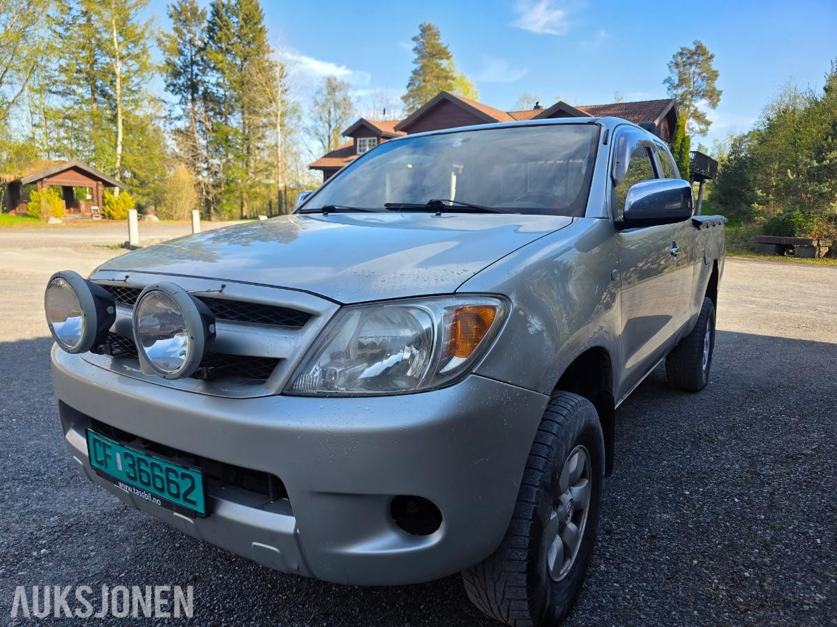 2006 Toyota HiLux 2.5-102 D 4WD, 284392km