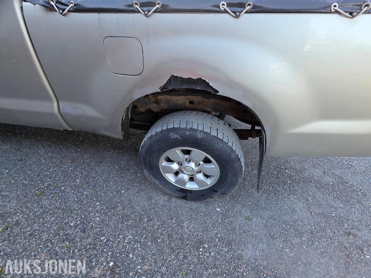 2006 Toyota HiLux 2.5-102 D 4WD, 284392km