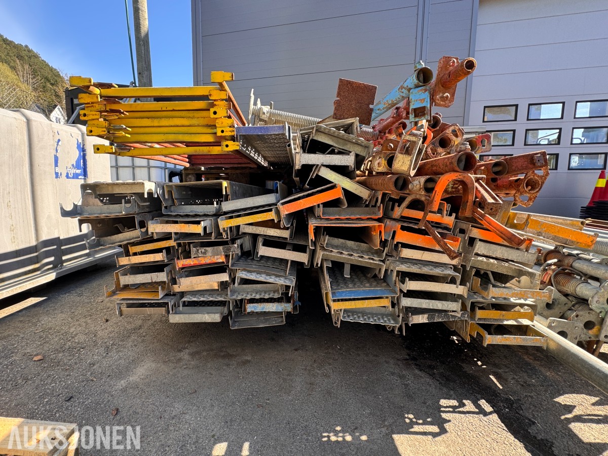 Diverse deler til tungstillas selges samlet