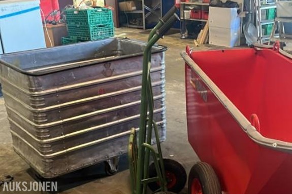 byggvogn / avfallsvogn på hjul og sekketralle 