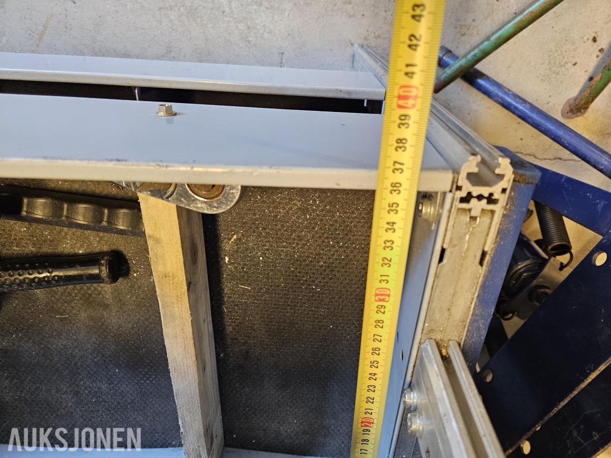 Bilinnredning Modul-System varebil - Smådelhyller med skuffer