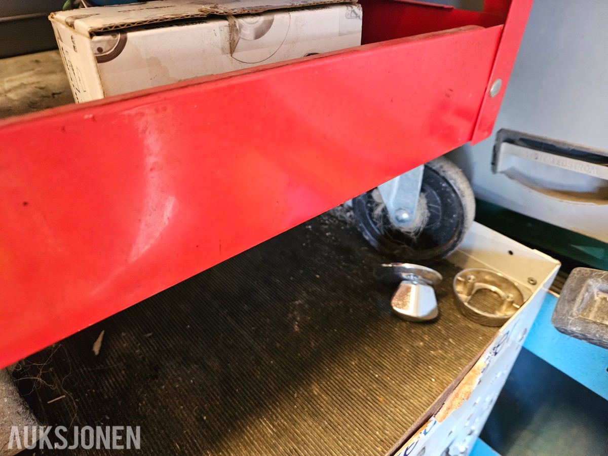 Bilinnredning med skuffer - Transporttralle/hylle