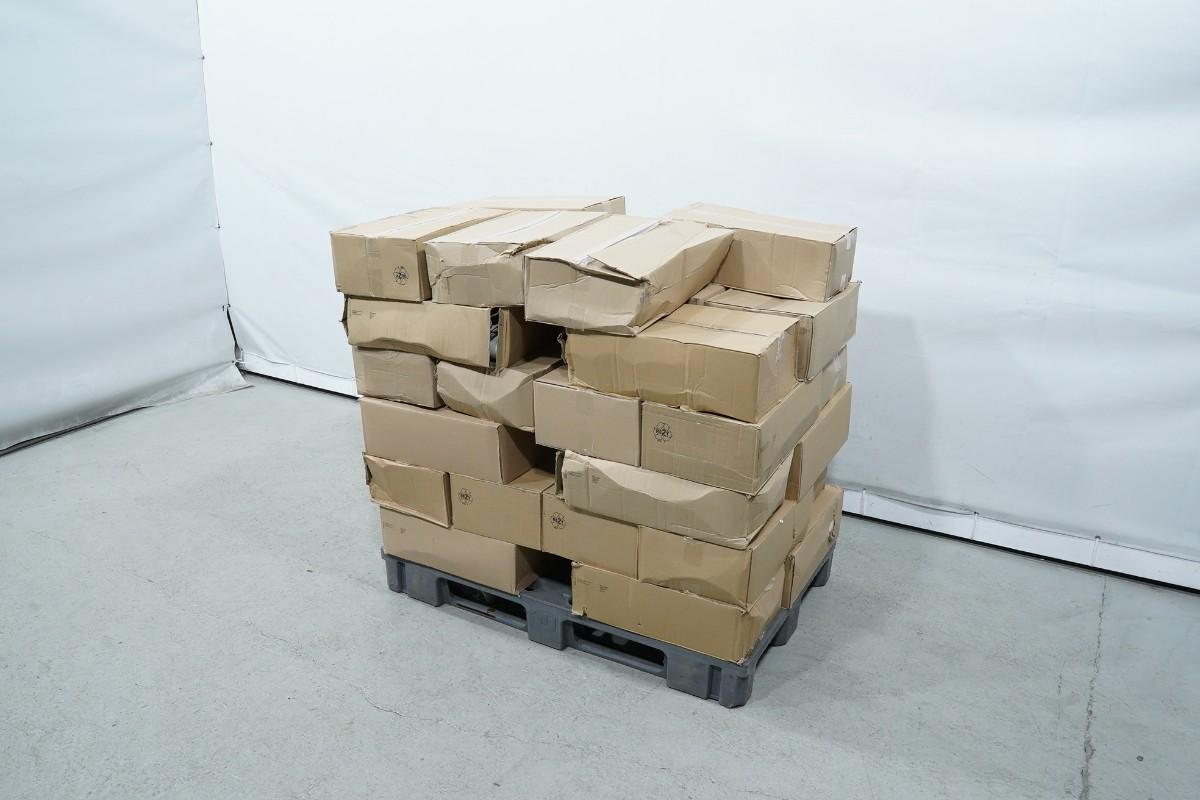 Plastposer med logo selges samlet - Stort parti
