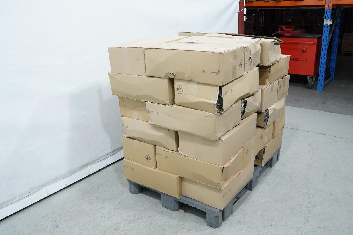 Plastposer med logo selges samlet - Stort parti
