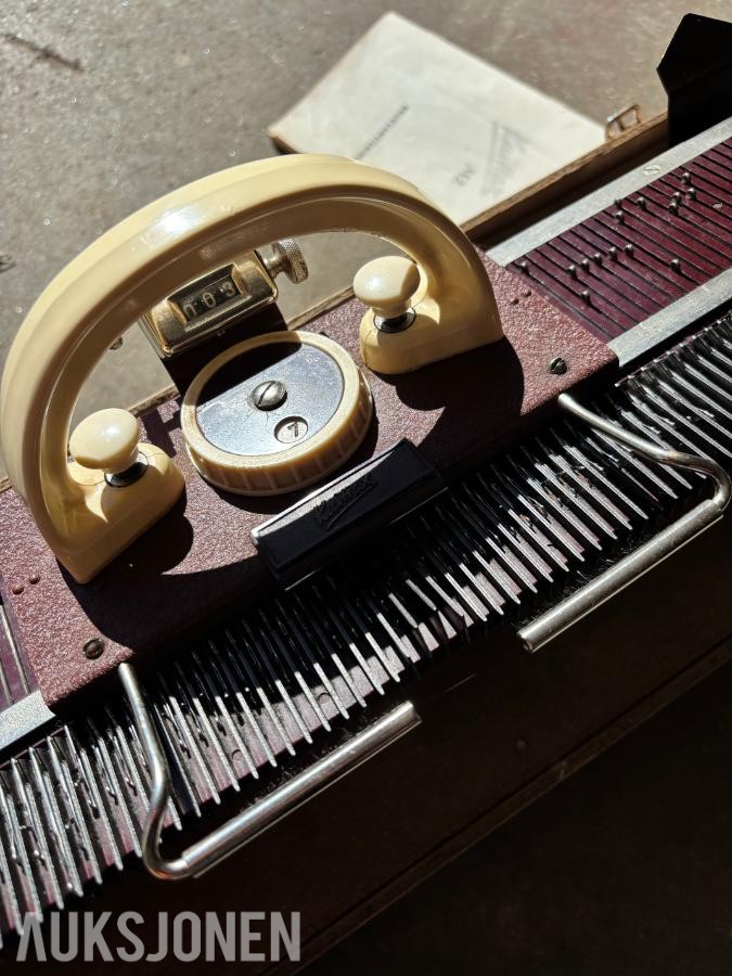 Knittax Manuell strikkemaskin - ingen minstepris
