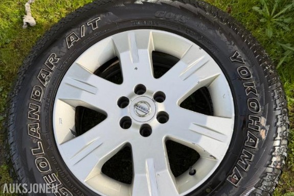 4 stykk R17 Felger Fra Nissan P 245/70 R17 108T med Yokohama Geolandar dekk