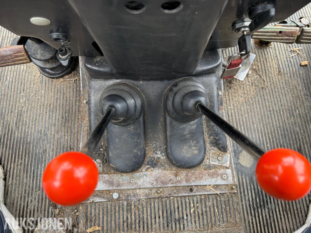 1981 John Deere 2040 Lettkjørt og brukervennlig traktor