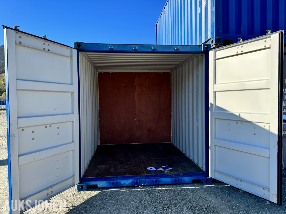20 fot lagercontainer 2-delt med dør i hver ende.